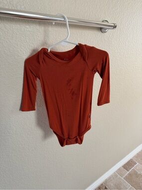 Kyte BABY Long-Sleeve Rust One-Piece Bodysuit